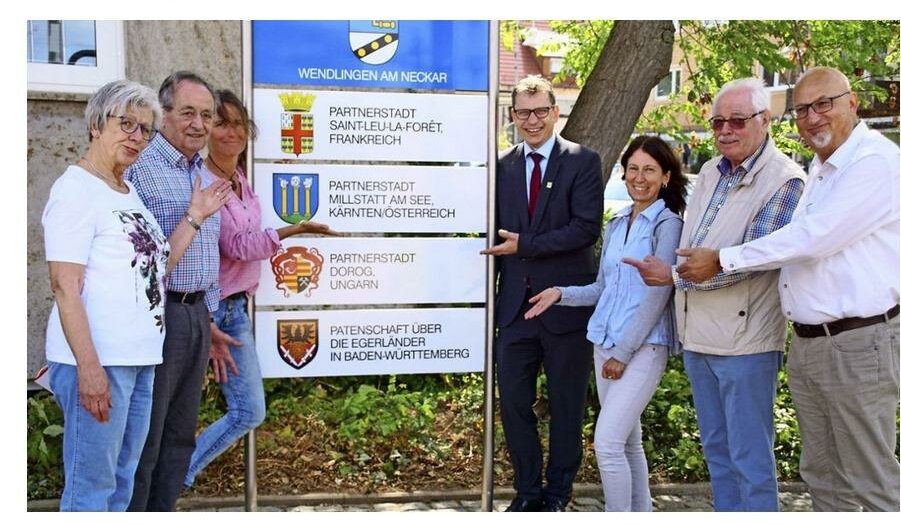 Gruppenfoto aus der Esslinger Zeitung mit Beteiligten der Jubiläumsfeier 2018