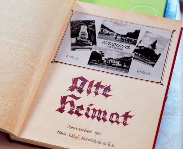 Blick auf ein altes Buch